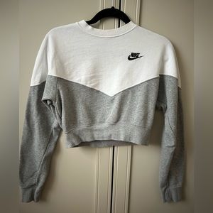 nike cropped hoodie, size xs, gray and white